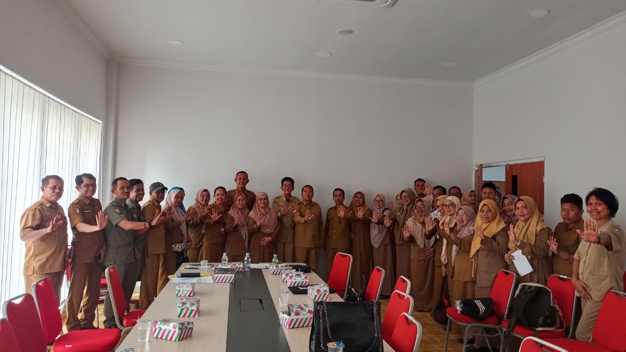 KOMITMEN : Wabup Sigti, Samuel Yansen Pongi, menunjukkan komitmennya dorong OPD bersinergi dengan komunitas.(FOTO : ANGEL SUMBARA/RADAR PALU)