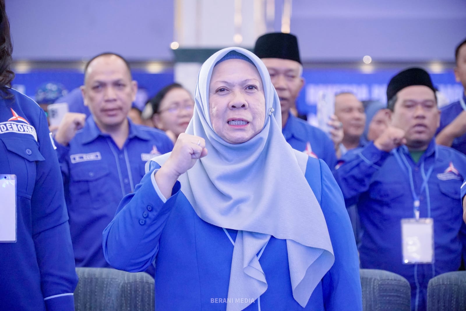 Wagub Sulteng Reny Lamadjido disambut hangat kader Demokrat saat resmi bergabung di Rakerda Sulteng 2025.