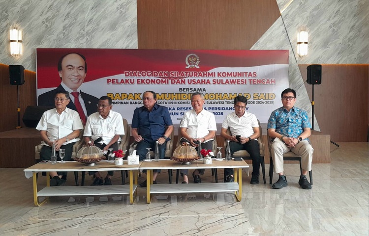 DIALOG : Kegiatan dialog dan silaturahmi komunitas pelaku ekonomi dan usaha Sulawesi Tengah bersama anggota DPR RI Muhidin Said, di salah satu cafe di Kota Palu, Sabtu (9/8/2025).