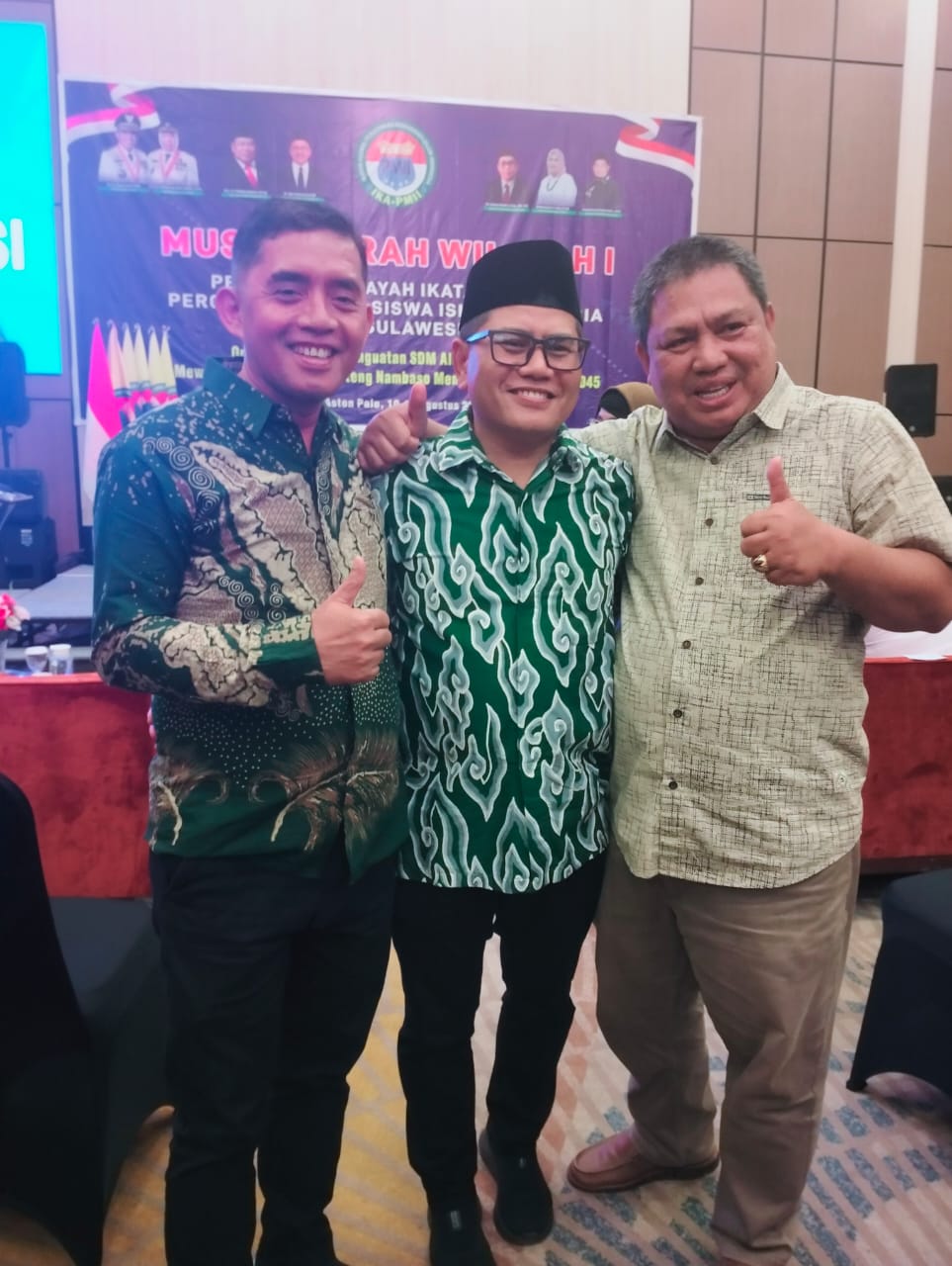 SOLUSI TERBAIK : Samerdan Munggeli (kiri), bersama Bupati Buol Risharyudi Timumun (tengah), dan Ahmad Koloi (kanan).(FOTO : ISTIMEWA/RADAR PALU)