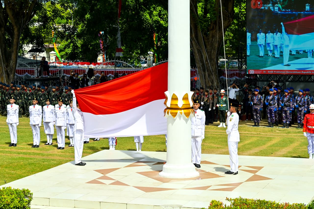 Pasukan Paskibraka sukses mengibarkan Sang Merah Putih pada upacara Detik-Detik Proklamasi HUT RI ke-80 di Palu.