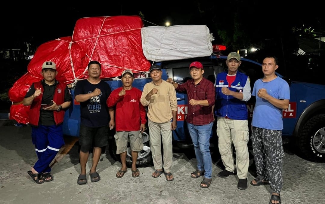 KIRIM BANTUAN: Perwakilan Dinas Sosial Provinsi Sulawesi Tengah sesaat sebelum mengantarkan bantuan ke Kabupaten Poso.