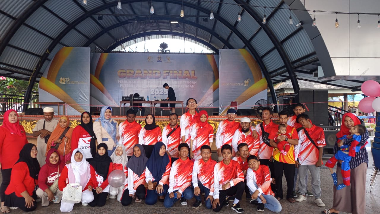 BERGEMBIRA BERSAMA: Para penyandang disabilitas yang dinaungi oleh Yayasan Merah Putih, mengisi HUT ke-80 RI dengan bemain dan begembira bersama di Millenium Waterpark.