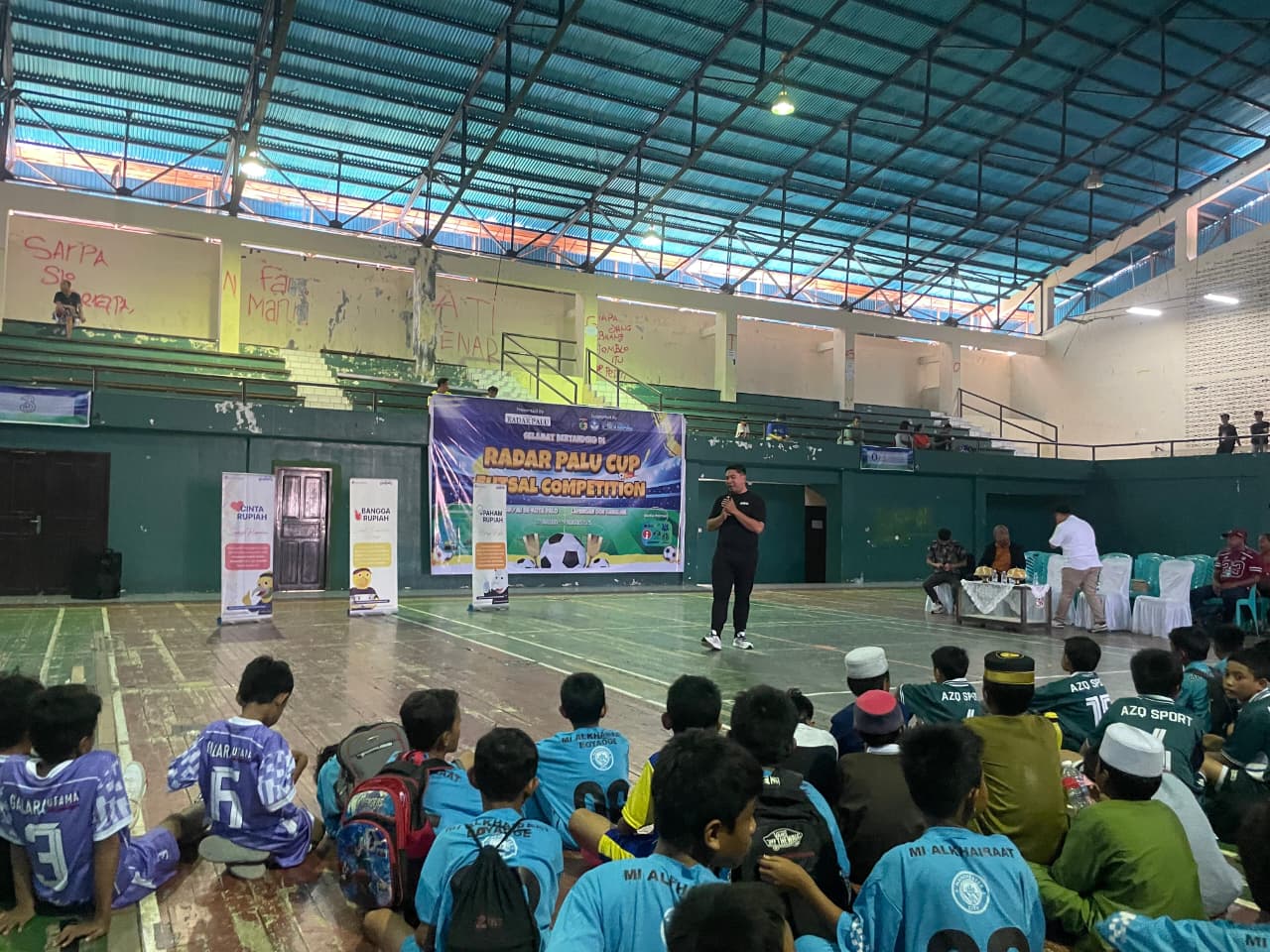 SASAR PELAJAR: Edukasi keuangan, khususnya petingnya merawat rupiah dari Bank Indonesia pada pembukaan kegiatan Radar Palu Futsal Competition tingkat Sekolah Dasar pada Jumat  (22/8/2025).