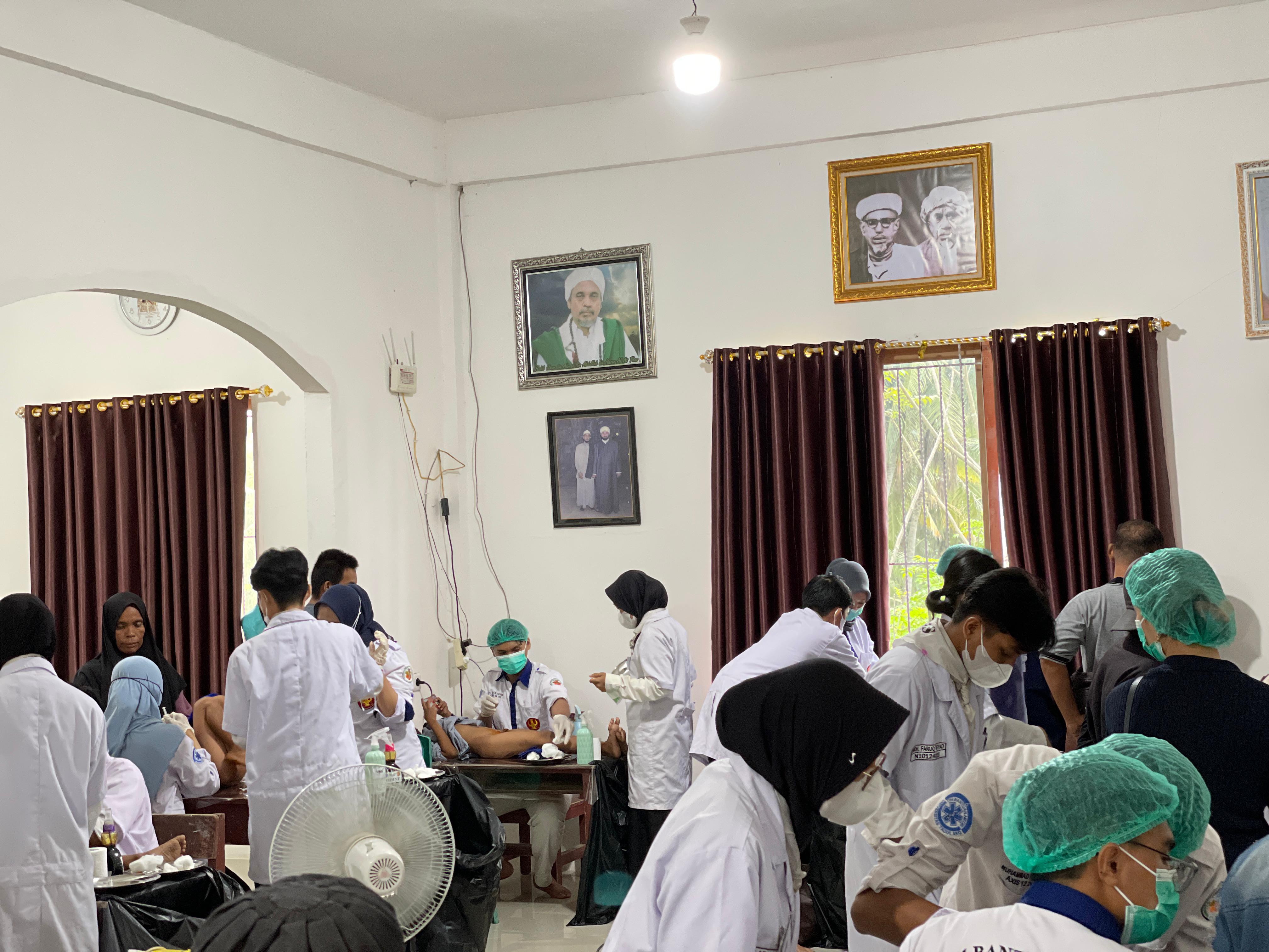 Kegiatan sosial sunatan massal HIPMI Sulteng di Desa Uwemanje Kabupaten Sigi.
