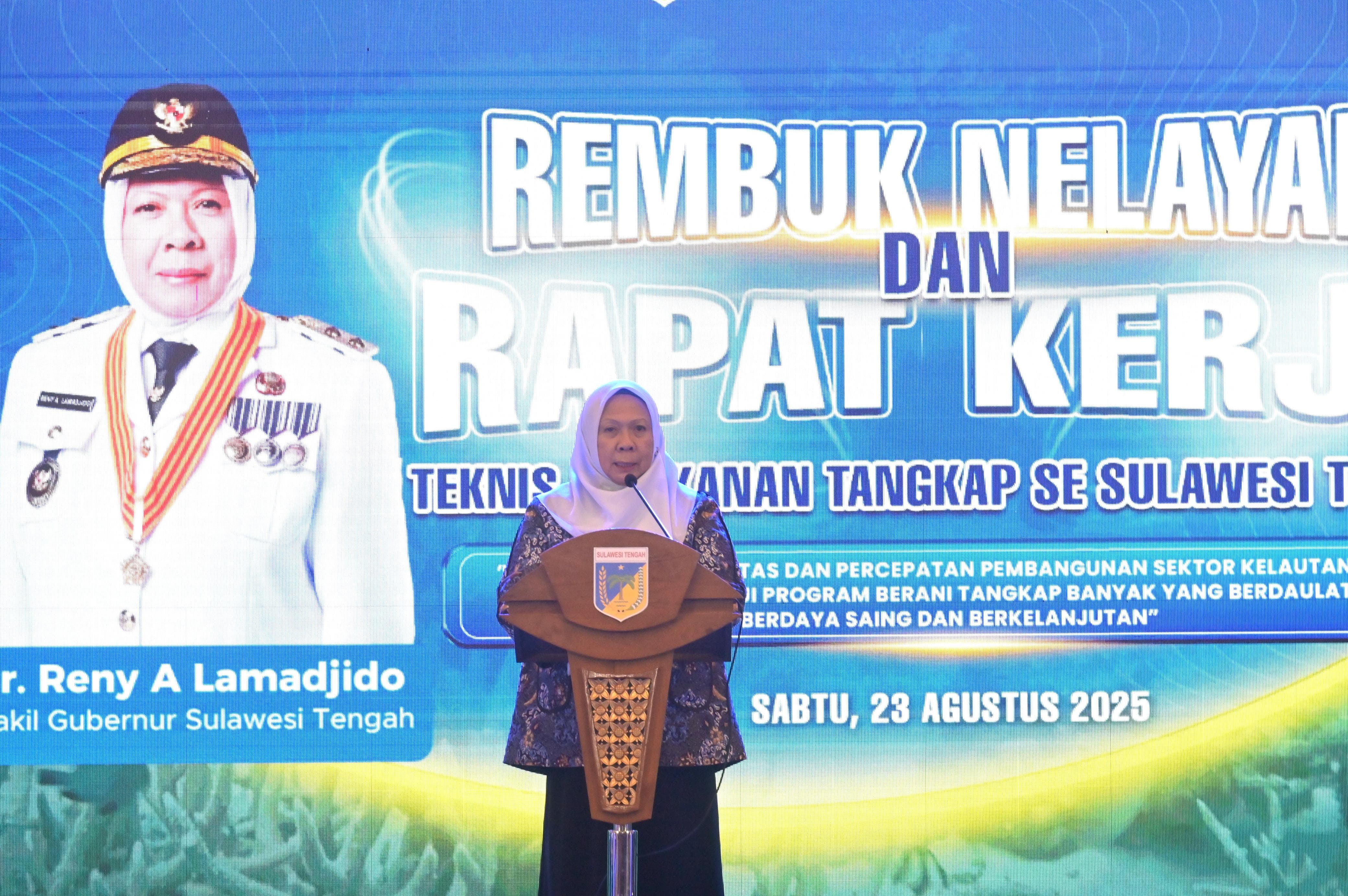 Reny Lamadjido membuka Rembuk Nelayan Sulteng di Palu yang dihadiri nelayan, akademisi, dan pejabat daerah.