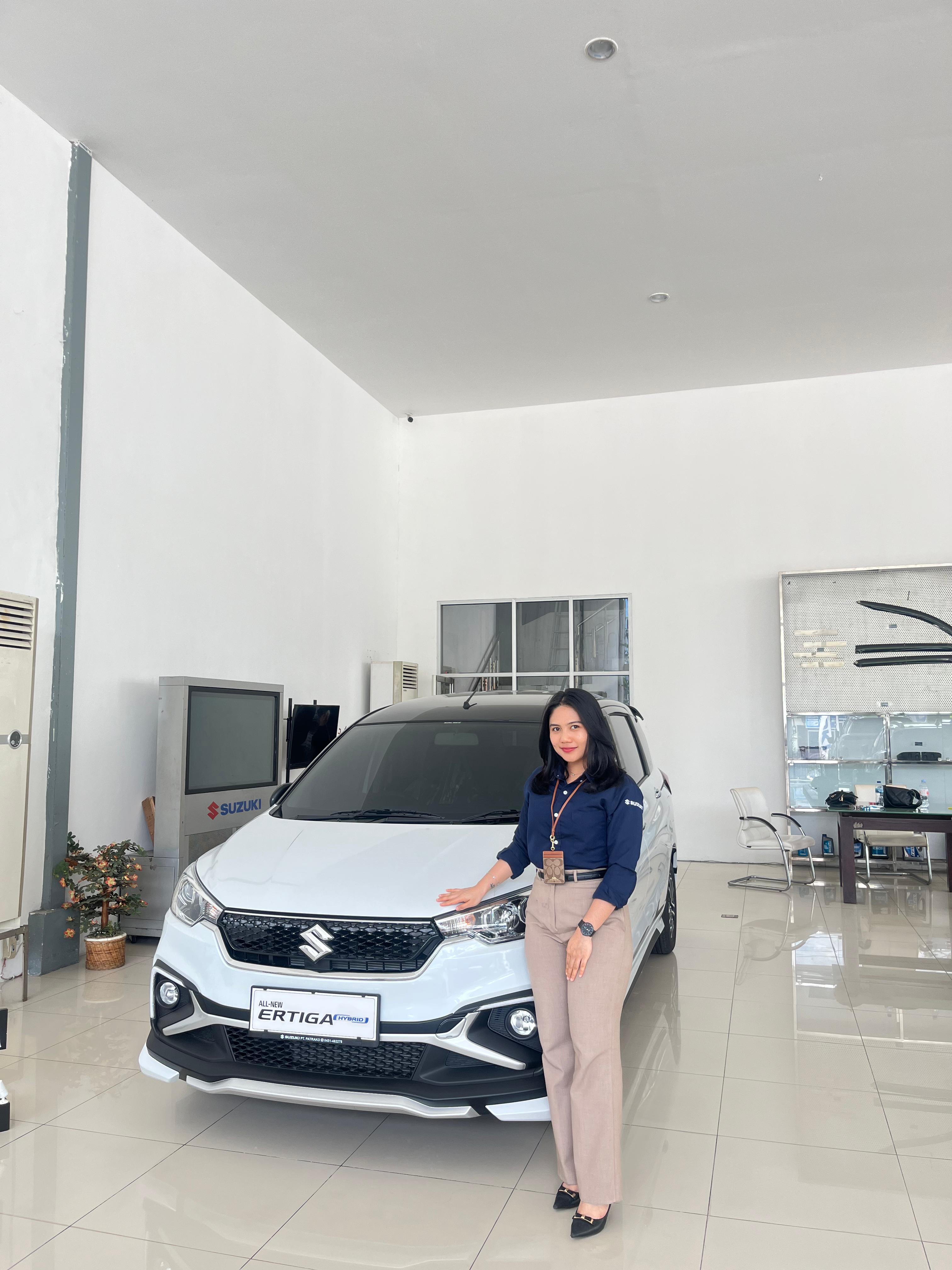 NYAMAN BUAT KELUARGA: Dengan kapasitas tujuh penumpang dan kenyamanan interior, Ertiga kini tampil lebih unggul berkat tambahan teknologi hybrid.