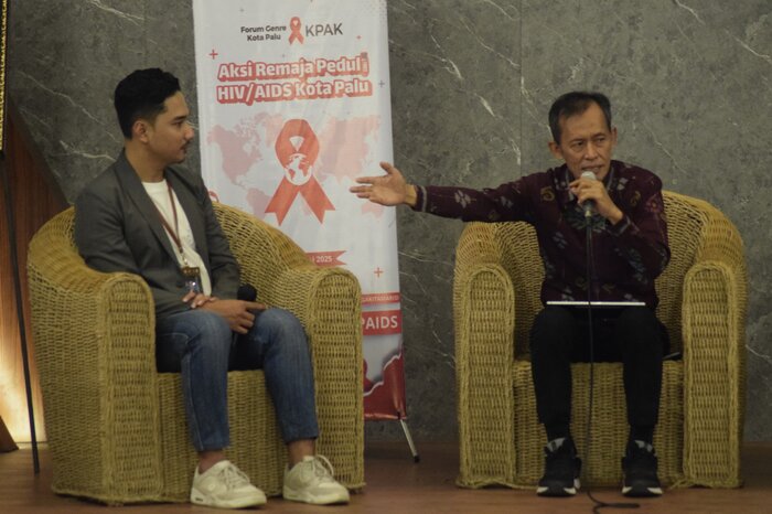 Kepala Dinas Kesehatan Kota Palu, dr Rochmat Jasin Moenawar (kanan).