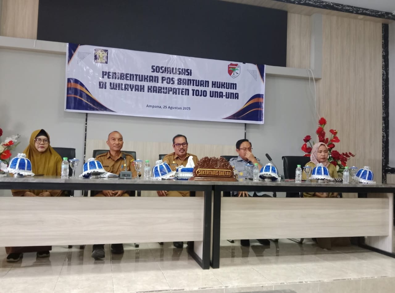 DAMAI : Kemenkum Sulteng membangun Posbakum di Touna.(FOTO : HERIYANTO LIMAHU/RADAR PALU).