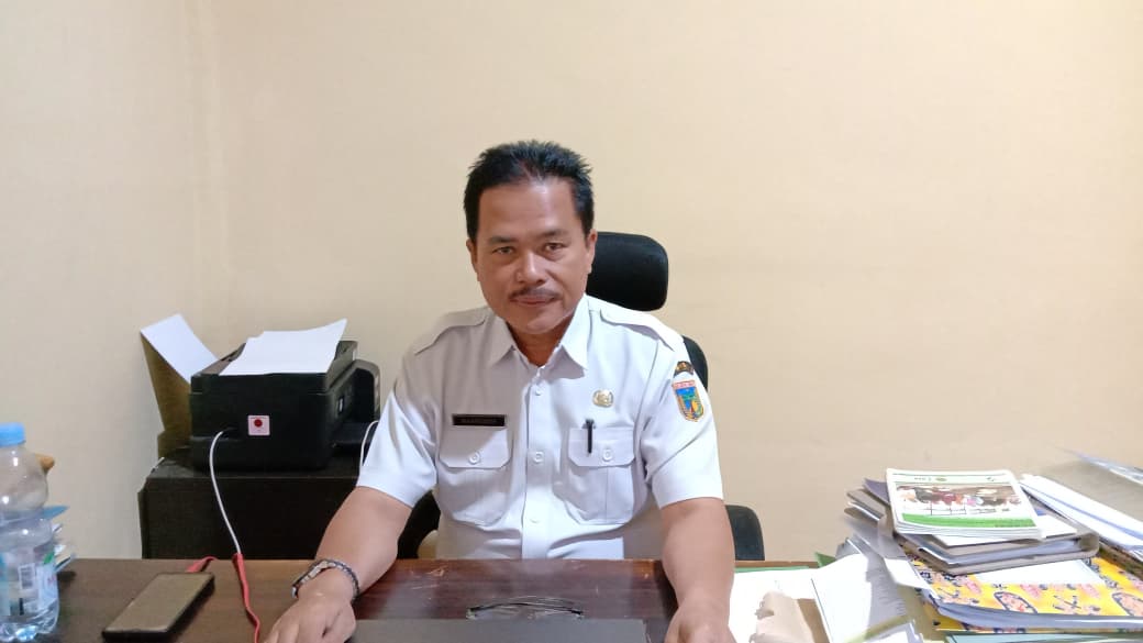 BERI KETERANGAN: Kepala Bidang Tanaman Hortikultura di Dinas Tanaman Pangan dan Hortikultura (DTPH) Provinsi Sulawesi Tengah, Mahruddin saat berada di ruangannya pada Rabu (3/9/2025).