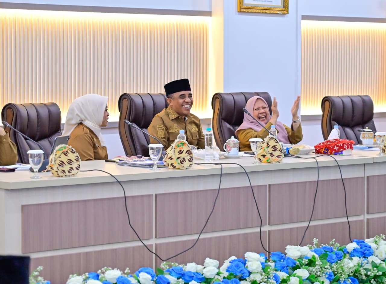 Gubernur Anwar Hafid memimpin rapat percepatan Program 9 BERANI bersama seluruh kepala OPD Pemprov Sulteng.