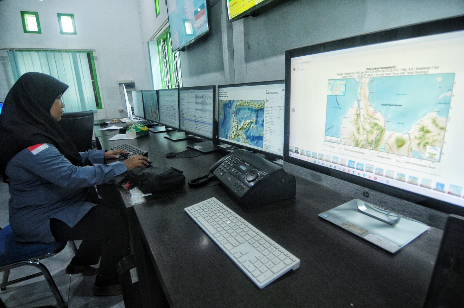 MENGAMATI : BMKG Stasiun Geofisika Kelas I Palu menyebutkan sudah 12 kali gempa susulan di Parigi Moutong.