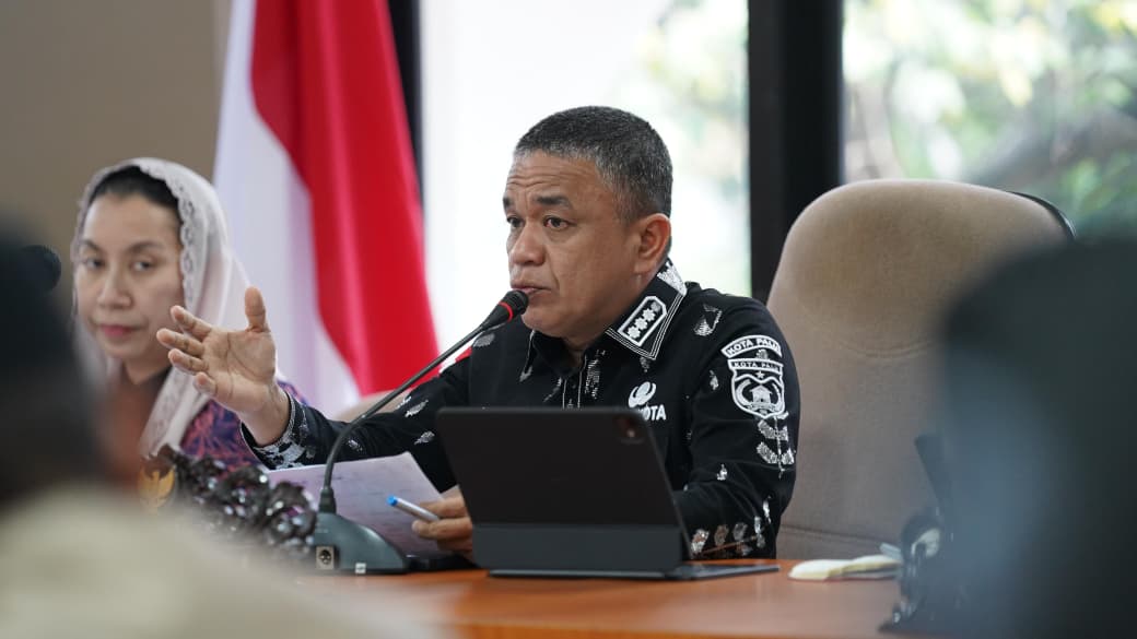 RADAR PALU - Wali Kota Palu, Hadianto Rasyid didampingi sejumlah pejabat Pemerintah Kota Palu menggelar dialog interaktif bersama perwakilan mahasiswa, Ojol, dan emelen masyarakat lainnya.