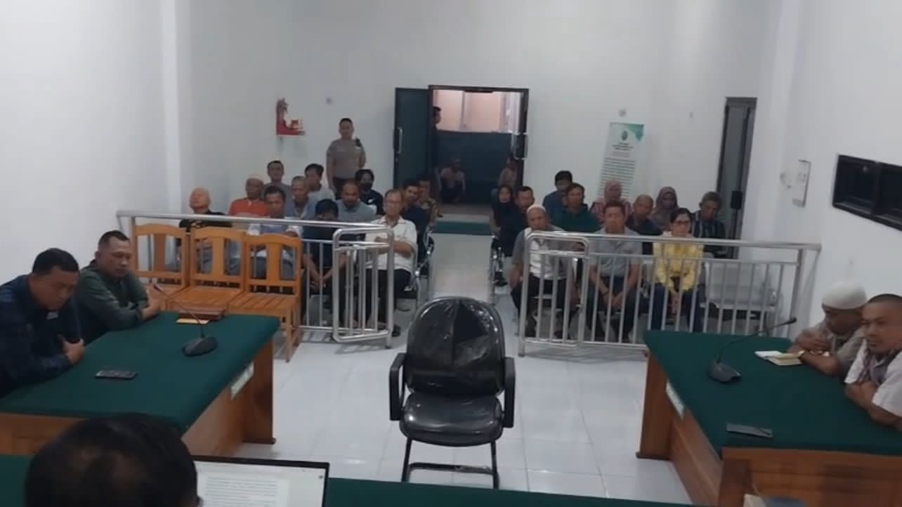 PRAPERADILAN : Tampak sidang praperadilan, terhadap HR di PN Luwuk, Banggai.(FOTO: NENDRA PRASETYA/RADAR PALU).