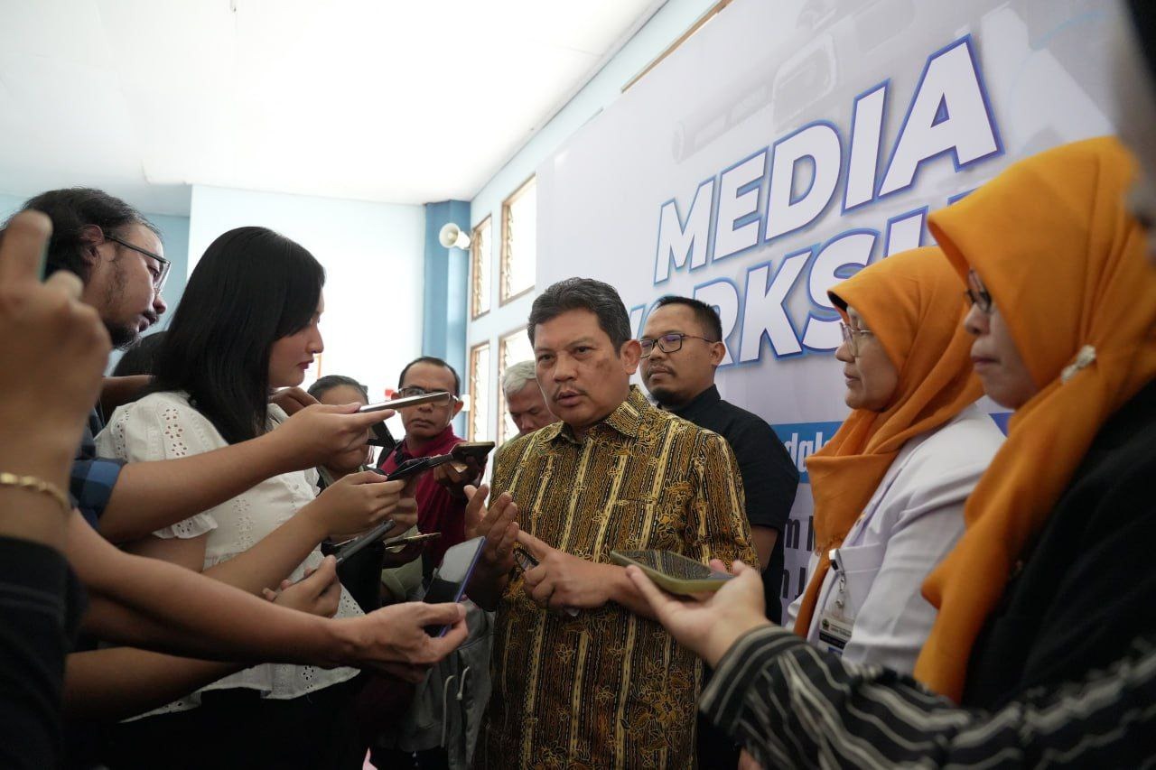 BPJS : Direktur Utama BPJS Kesehatan, Ghufron Mukti memberikan penjelasan pentingnya akses layanan kesehatan jiwa yang setara, Selasa (16/09/2025).(FOTO: NENDRA PRASETYA/RADAR PALU).