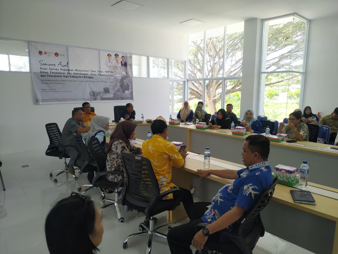 SURVEI : Kegiatan hasil survei Pemkab Banggai, sebagai langkah nyata tingkatkan kulitas pelayanan publik.(FOTO: NENDRA PRASETYA/RADAR PALU).