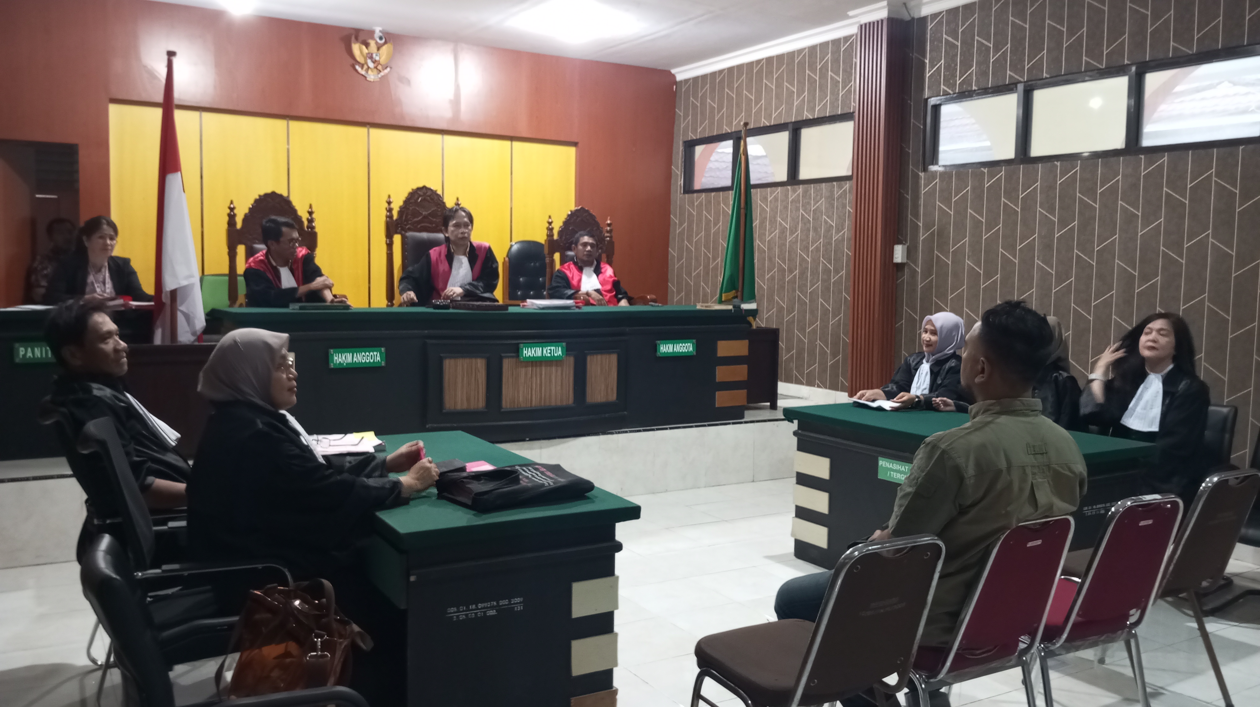 SIDANG : Suasana sidang pleidoi terdakwa Tri Budi Hartanto.