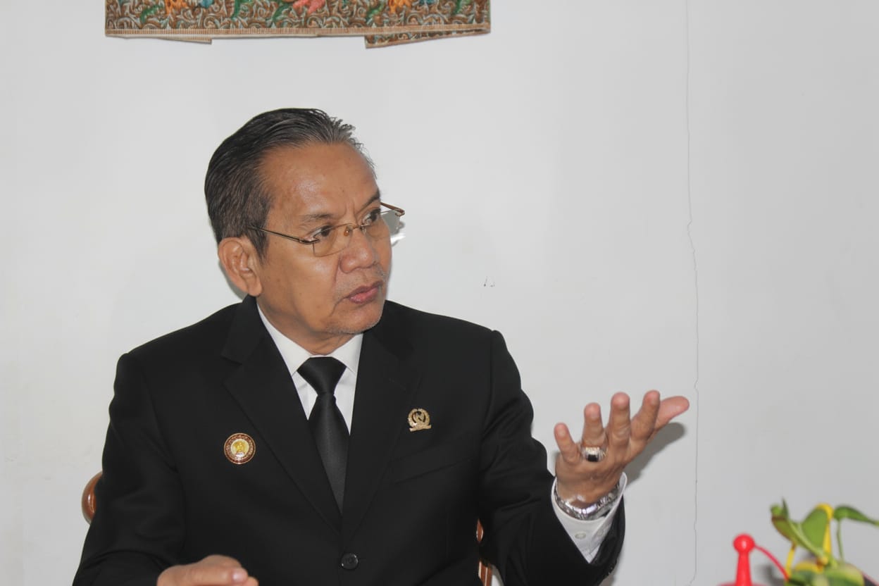 Anggota DPR RI Longki Djanggola desak dapur MBG patuhi SOP usai kasus keracunan di Banggai Kepulauan dan Palu.