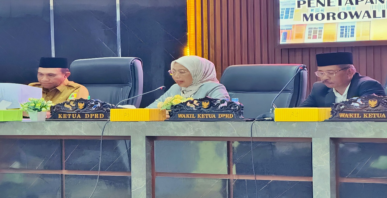 PARIPURNA : Ketua DPRD Morut, Warda Dg Mamala, memimpin rapat paripurna pembukaan Masa Persidangan I Tahun Sidang 2025-2026, Senin (22/09/2025).(FOTO: ISTIMEWA/RADAR PALU).