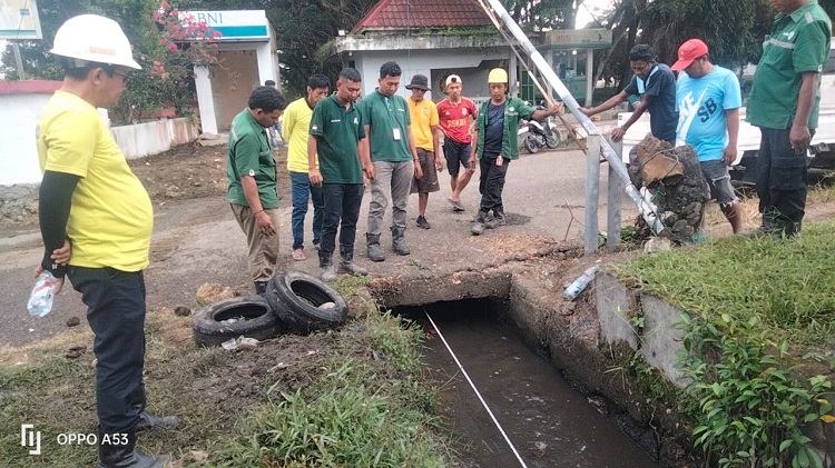 PT Astra Agro Lestari Area Sulawesi melalui PT Pasangkayu berkolaborasi dengan Pemerintah Kabupaten Pasangkayu dan Dinas Lingkungan Hidup (DLH) setempat aksi bersih-bersih.