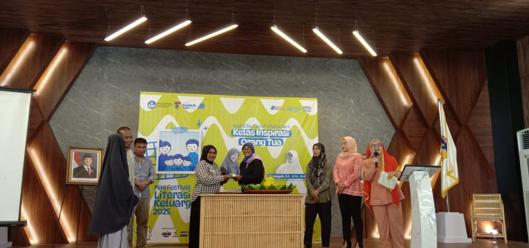 MEMPERKUAT PERAN: Kegiatan Mini Kelas Inspirasi Orang Tua yang berfokus pada literasi keluarga dan pendidikan anak usia dini.