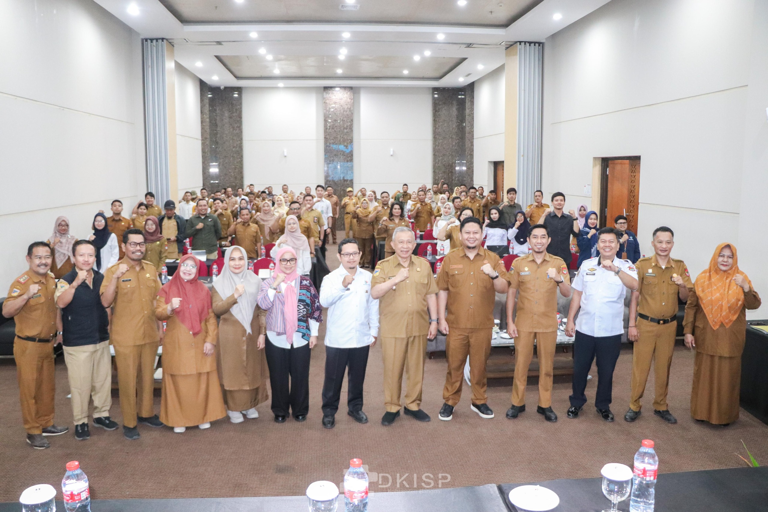 MEMBUKA : Wabup Banggai, H. Furqanuddin Masulili, membuka giat sosialisasi DTSEN, Selasa (30/09/2025).(FOTO: NENDRA PRASETYA/RADAR PALU).