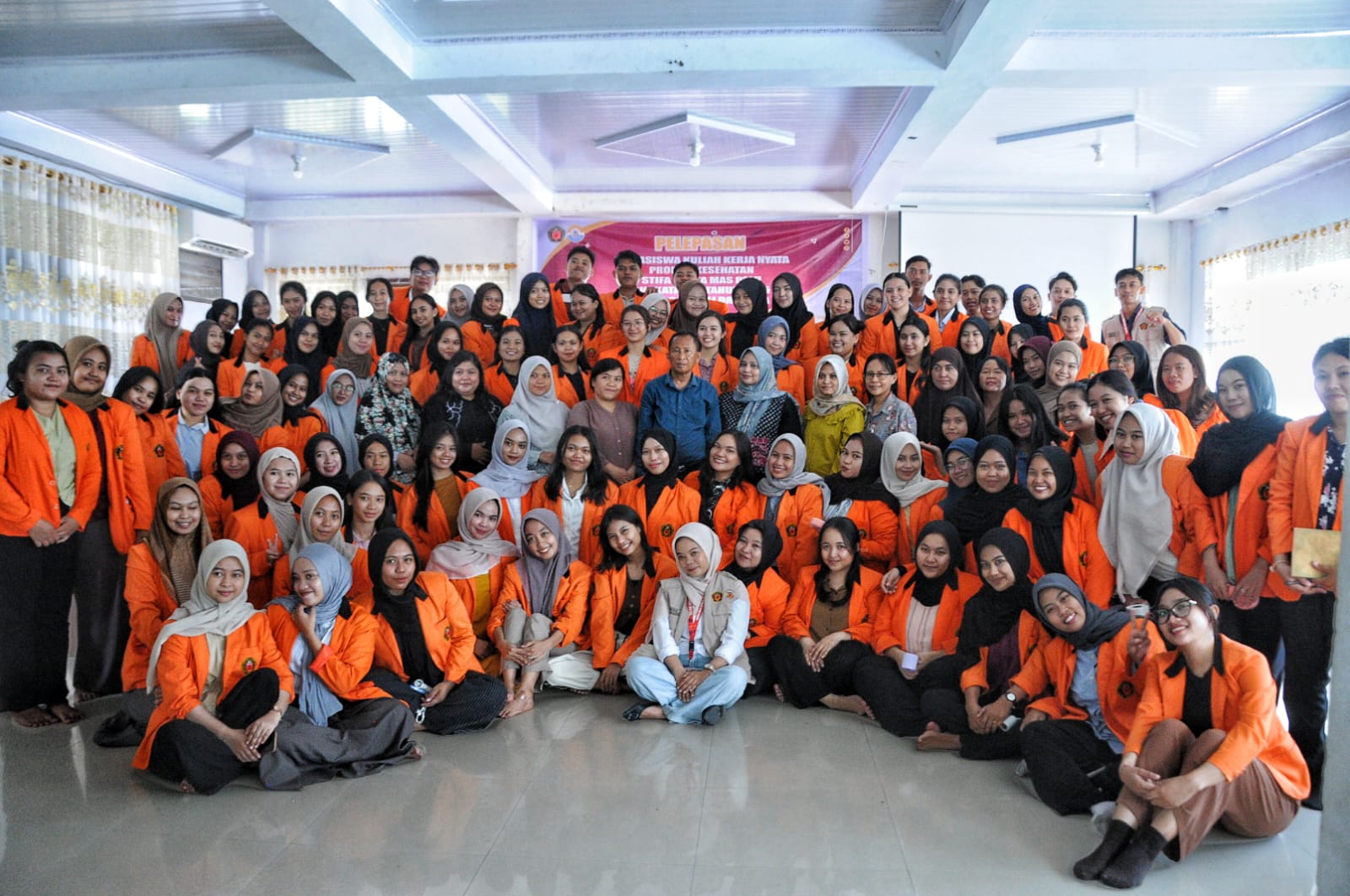 SIAP APLIKASIKAN ILMU : Pelepasan mahasiswa Kuliah Kerja Nyata (KKN) XXIV tahun 2025 STIFA Pelita Mas Palu, Selasa (30/9/2025).