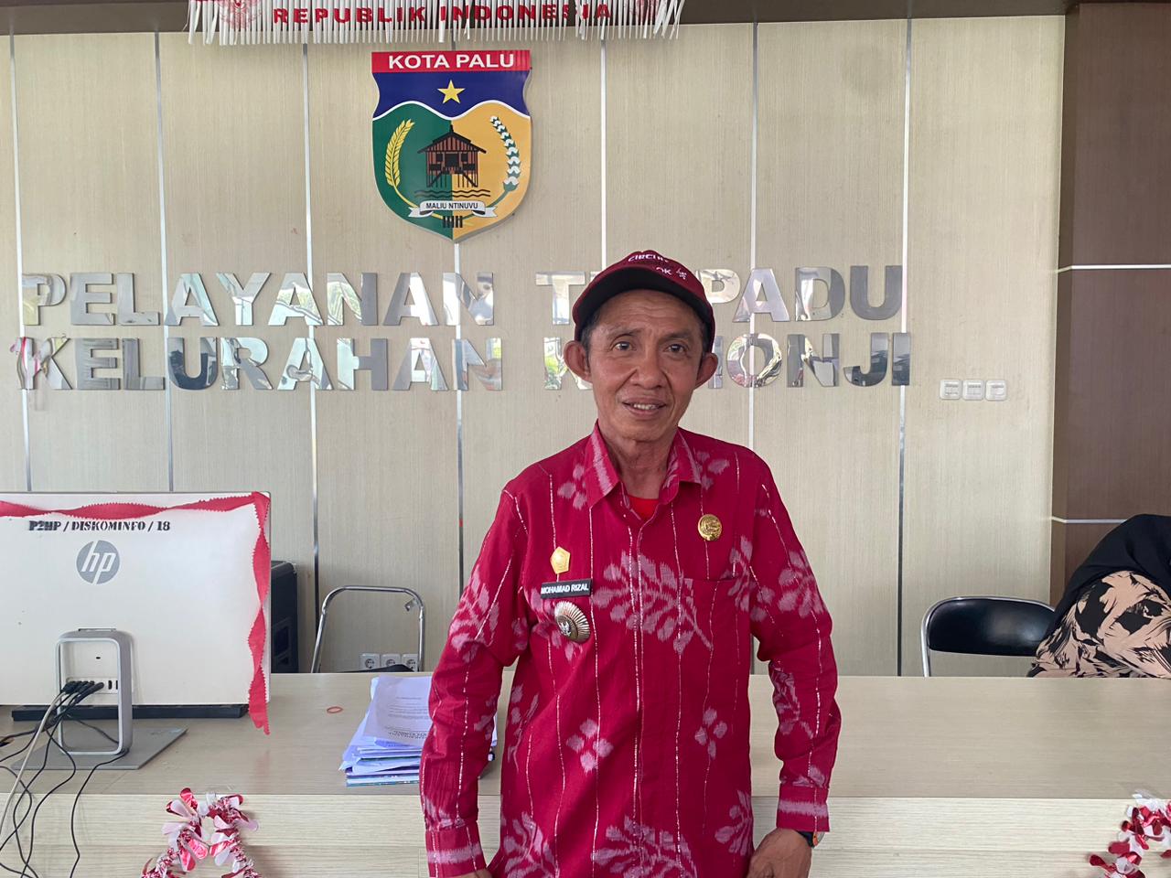 Lurah Kamonji, Mohamad Rizal.