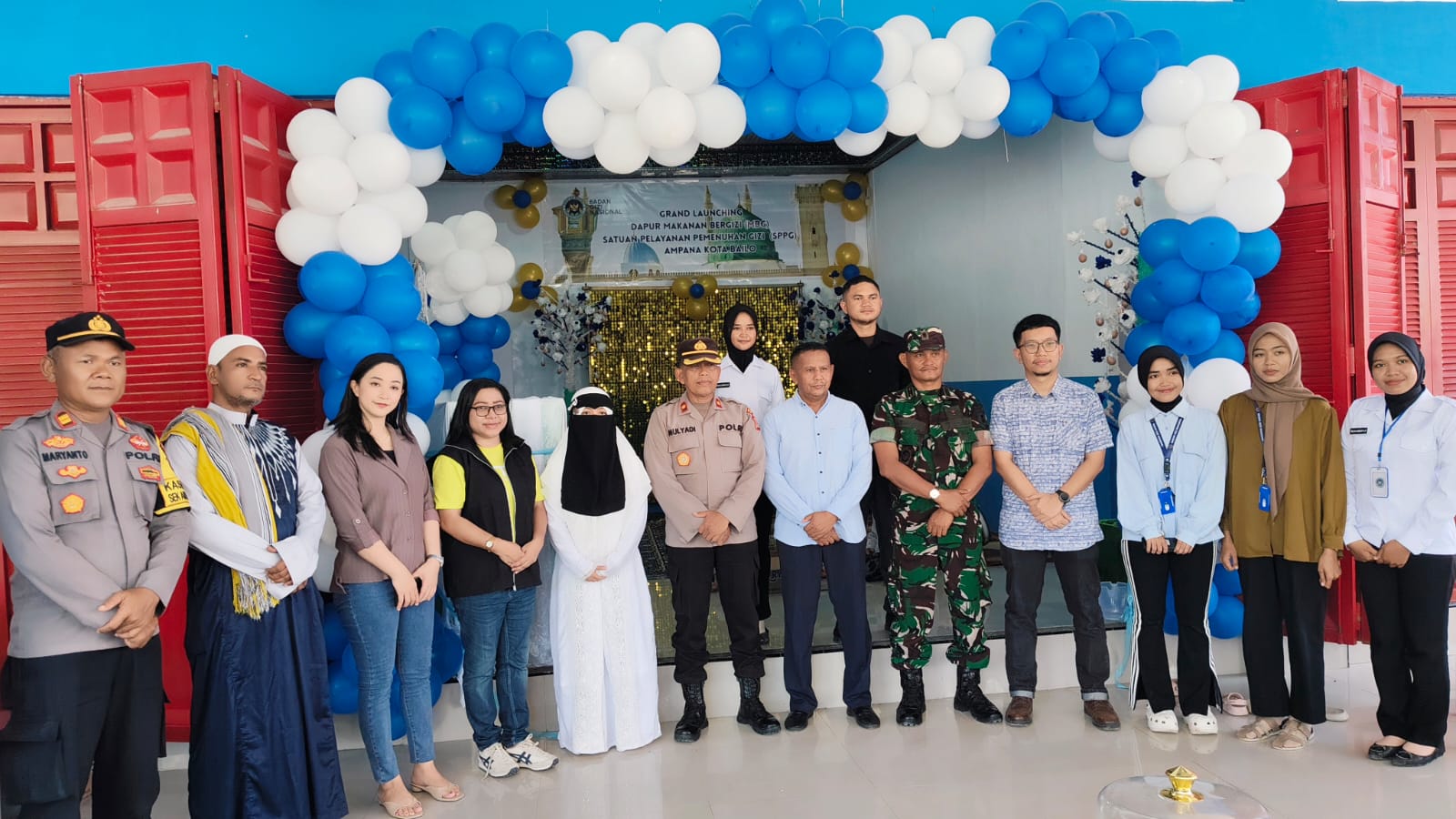 PERESMIAN : Asisten II Bidang Perekonomian dan Pembangunan Touna, Mohammad Asrad M. Ali, meresmikan SPPG, Sabtu (4/10/2025).(FOTO: HERIYANTO LIMAHU/RADAR PALU).  &nbsp;