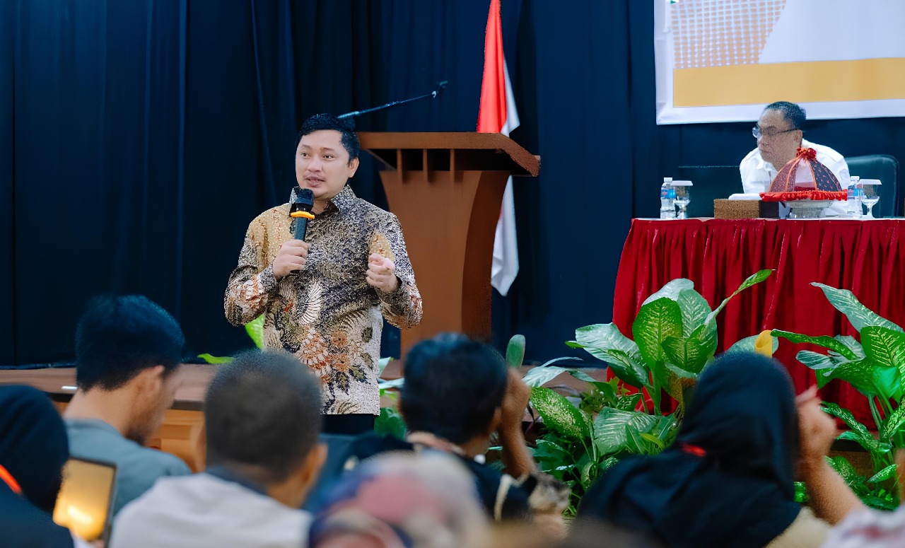 APLIKASI : Kadis Kominfo Morut, Herry Pinontoan, memaparkan tentang aplikasi DIA SAJA, Rabu (8/10/2025).(FOTO: ISTIMEWA/RADAR PALU).