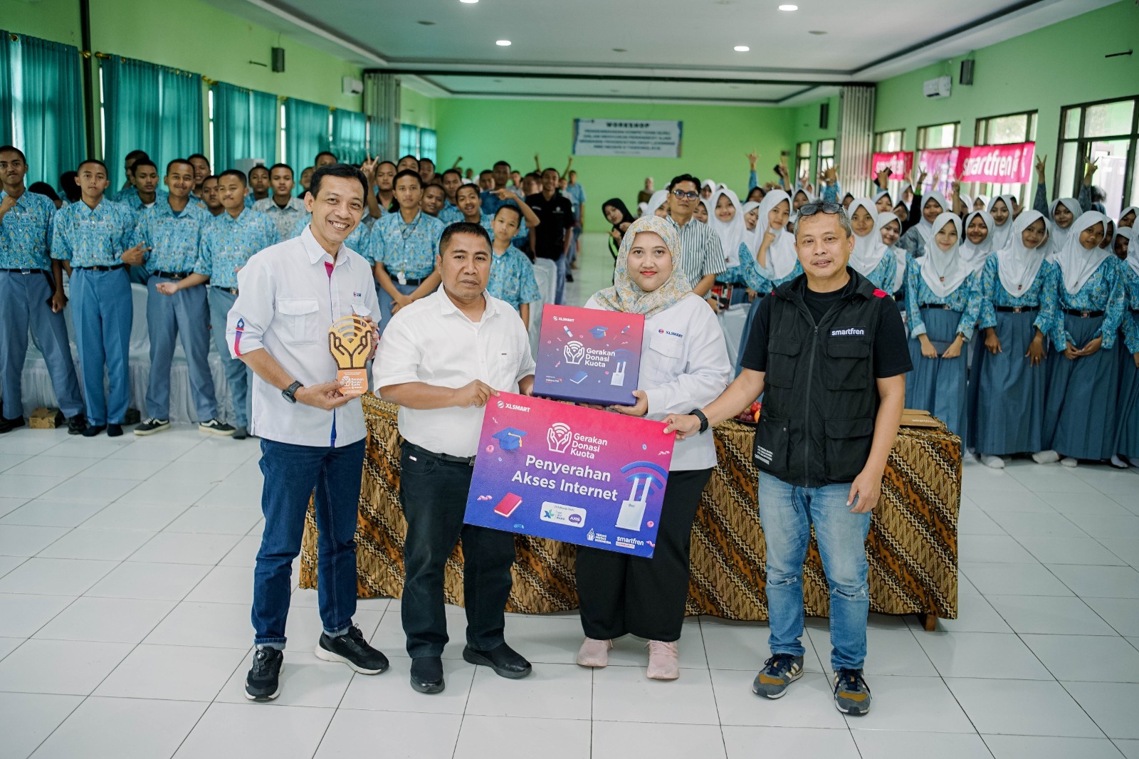 TEMAN PINTAR : PT. XLSMART Telecom Sejahtera Tbk (XLSMART) melalui program Teman Pintar Indonesia menggelar kegiatan edukasi di salah satu sekolah di Indonesia.