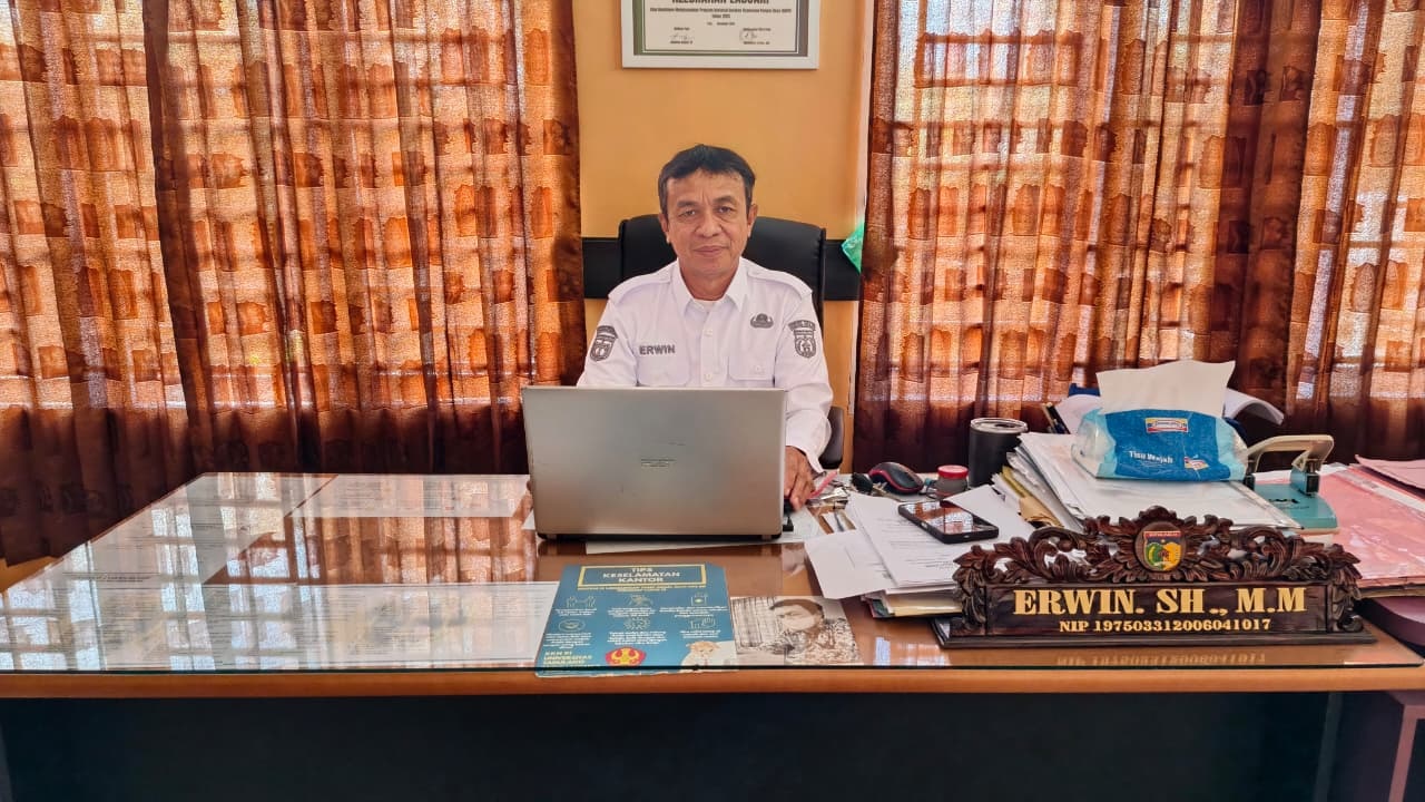 Lurah Lasoani Erwin S.H., M.M,
