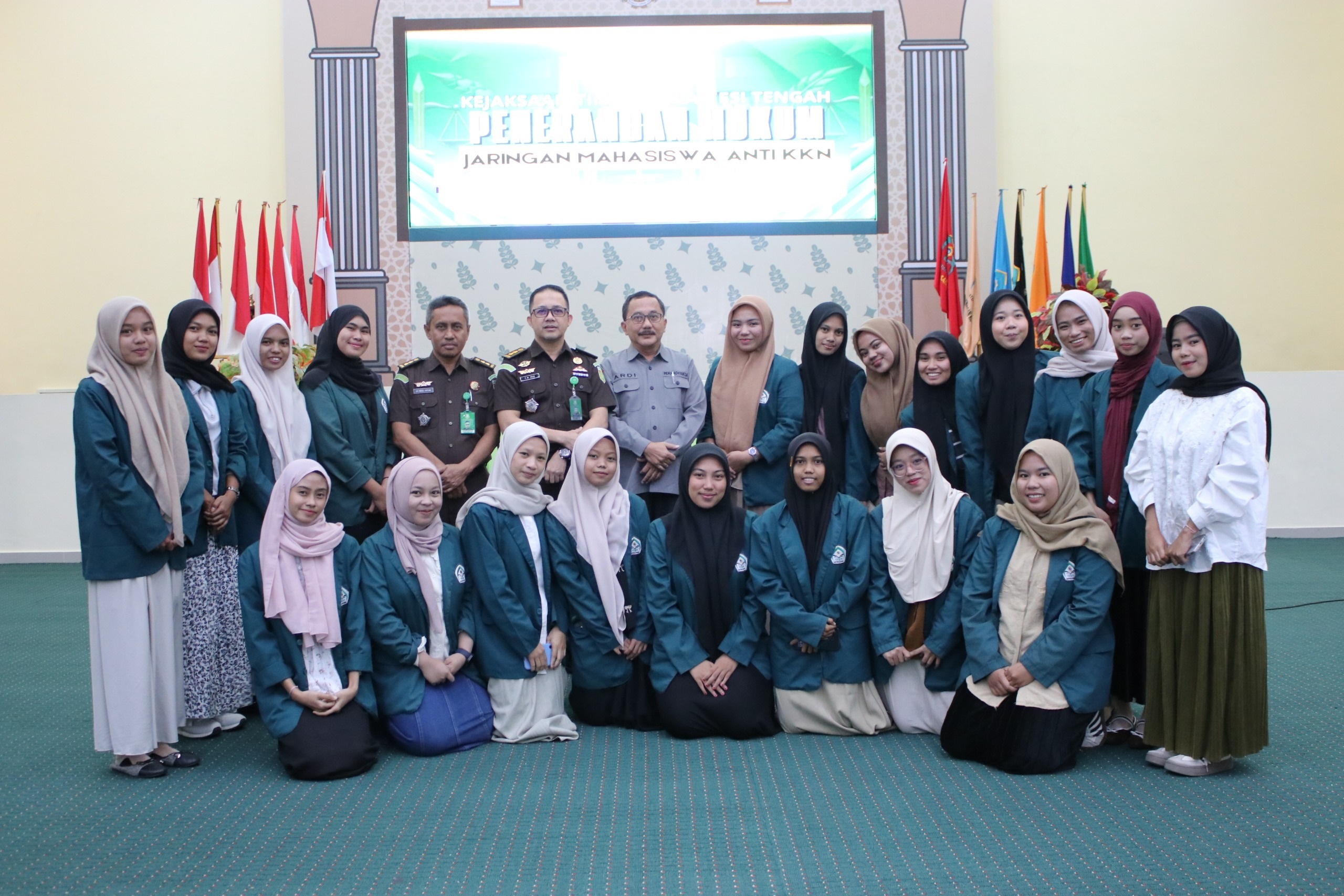 EDUKASI : Kejati Sulteng saat memberikan edukasi kepada para mahasiswa terkait kategori korupsi di Indonesia, Kamis (9/10/2025).