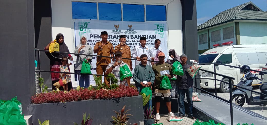 KECAMATAN KE DELAPAN : Penyerahan paket sembako dan uang tunai dengan total senilai sekitar Rp186 Juta kepada 319 penerima manfaat di Kecamatan Palu Barat.