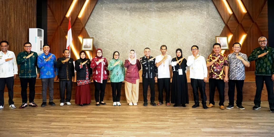 PEMBINAAN KELUARGA : Pelaksanaan launching program sekolah khusus keluarga pemerintah Kota Palu tahun 2025, di ruang auditorium kantor Walikota Palu.