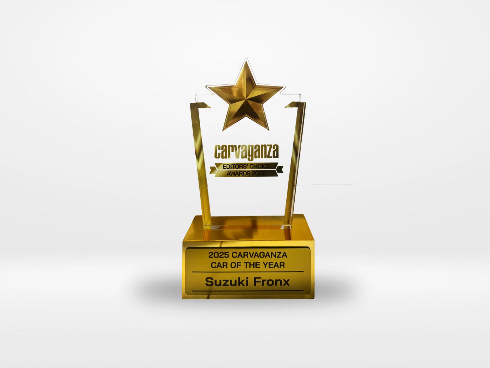 TERKEMUKA DI INDONESIA : PT Suzuki Indomobil Sales (SIS) menyabet penghargaan Car Of The Year 2025.