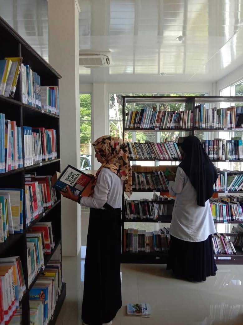 PERPUSTAKAAN : Suasana di Perpustakaan Touna.(FOTO: HERIYANTO TOUNA/RADAR PALU).