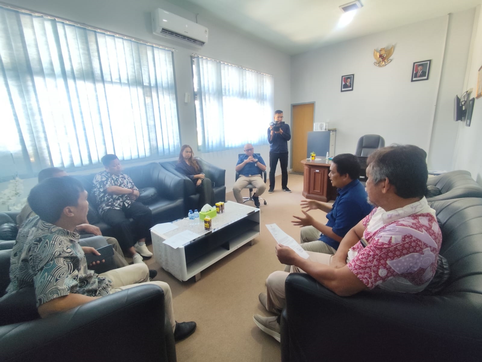 KOMITMEN : Suasana saat Komnas HAM mengunjungi kantor TVRI Sulteng, belum lama ini.