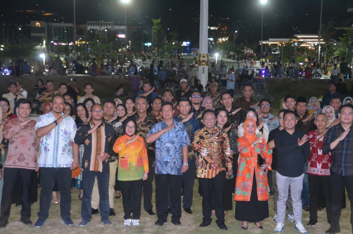 WADAH BARU : Pemerintah Kota Palu bersama para pelaku usaha di Kota Palu saat mengabadikan moment usai Gala Dinner Temu Akrab.