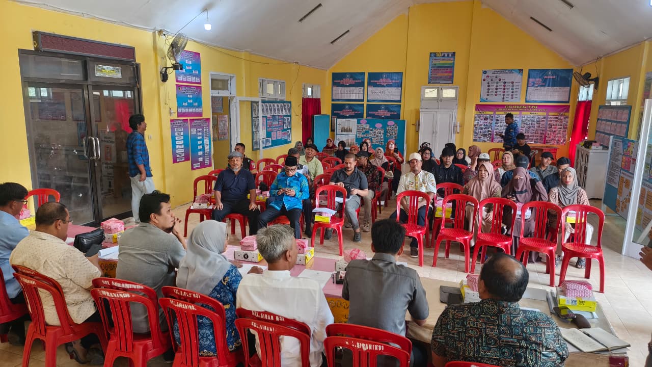 PAPARKAN:  Suasana konsultasi publik penyusunan Rancangan Peraturan Daerah tentang Pelestarian Batik dan Tenun Lokal pada Jumat (17/10/2025).