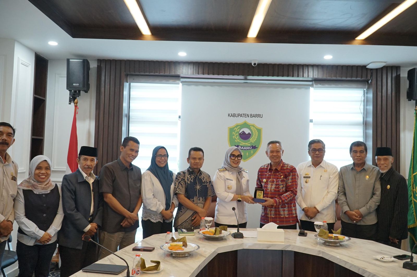 KUNKER : Bupati Sigi, Moh. Rizal Intjenae, bersama jajaran Pemkab Sigi melakukan kunker ke Kabupaten Barru, Sulawesi Selatan, Rabu (22/10/2025).(FOTO: ANGEL SUMBARA/RADAR PALU) .