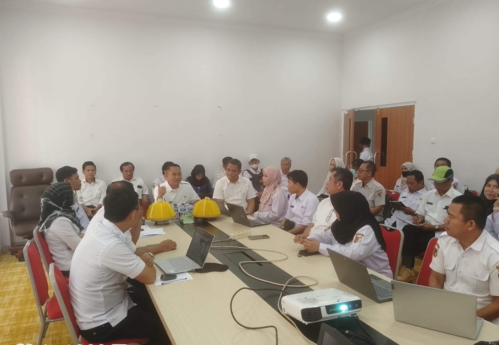 RAKOR : Pemkab Sigi menggelar rakor membahas SAKIP, Kamis (23/10/2025).(FOTO: ANGEL SUMBARA/RADAR PALU).