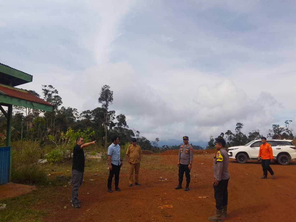 PEKERJA : Tim Pokja Kamtib Satgas PKH Morowali, sosialisasi menyasar pakerja tambang, Rabu(22/10/2025).(FOTO : SUPRIYONO/RADAR PALU).