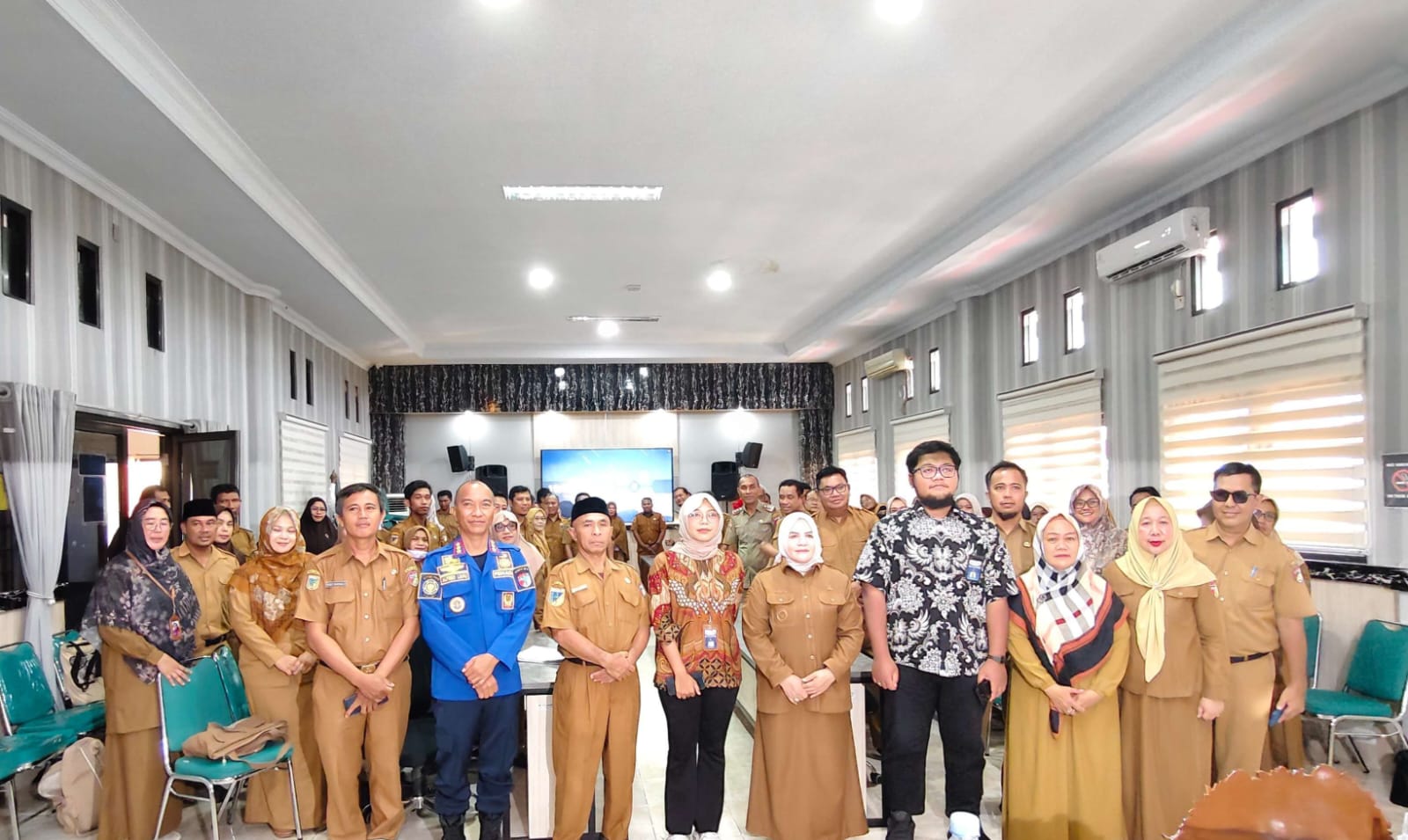 RISIKO : Wabup Touna, Hj. Surya Lapasiri, membuka kegiatan pendampingan penyusunan registrasi risiko, Selasa 921/10/2025).(FOTO: HERIYANTO LIMAHU/RADAR PALU).