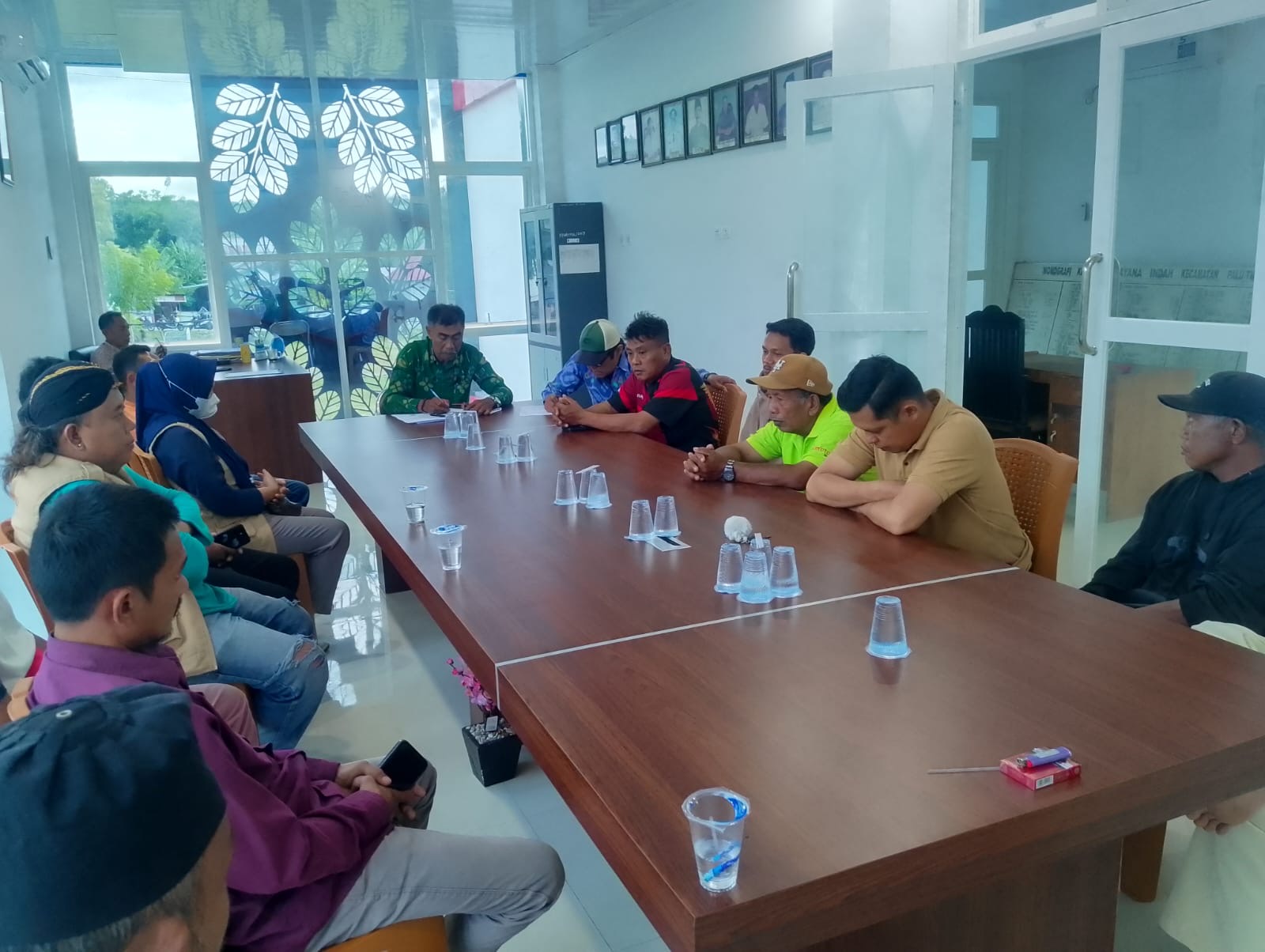 Mediasi antara ahli waris korban dan pemilik sapi yang difasilitasi Lurah Layana belum lama ini.
