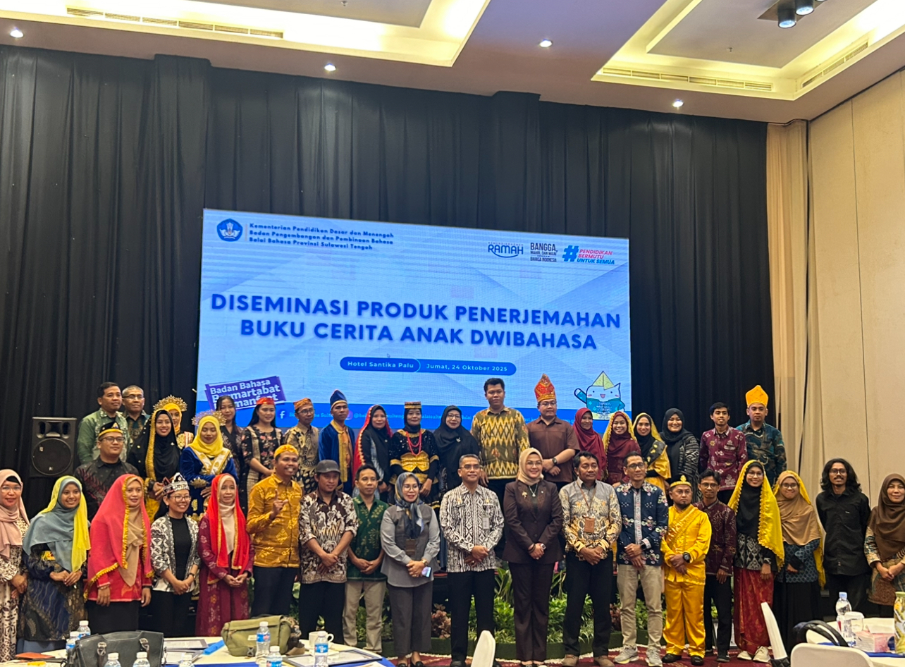 Sebanyak 37 penulis buku cerita anak dwibahasa asal Sulteng yang menerima penghargaan dari Balai Bahasa Sulteng