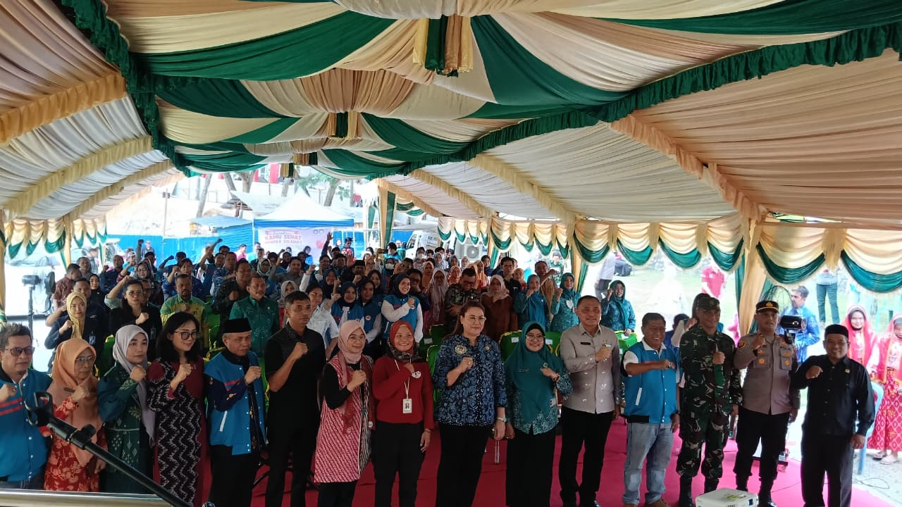 KATARAK : Bupati Donggala, pengurus IDI, Forkopimda dan pihak terkait lainnya mengikuti bakti sosial, Kamis (23/10/2025).(FOTO: UJANG SUGANDA/RADAR PALU).