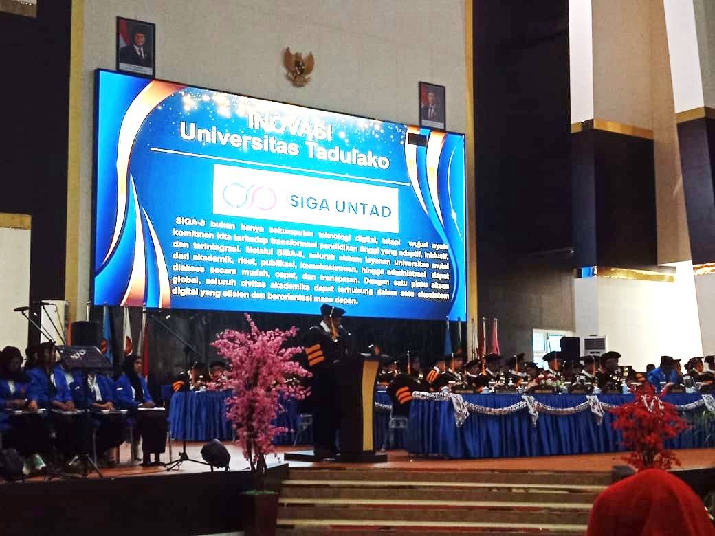WISUDAWAN SIGA UNTAD : Rektor Untad Dorong Alumni Jadi Generasi SIGA-8 pada Wisuda ke-132, Senin (27/10/2025).