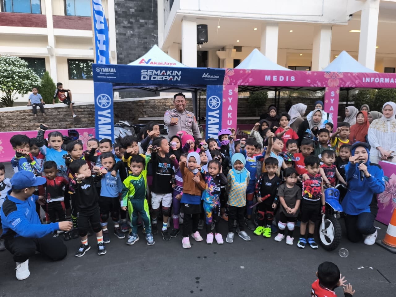 TANAMKAN BUDAYA KESELAMATAN: Yamaha Riding Academy (YRA) Kids bersama Push Bike Sakura yang dilaksanakan di halaman Kantor Gubernur Sulawesi Tengah.