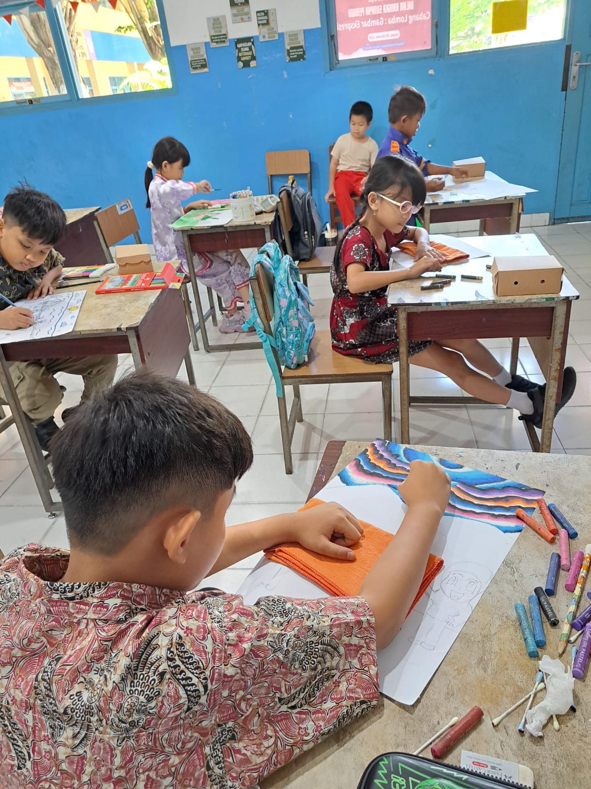 LOMBA LUKIS: Selain lomba pantomim, turut diadakan lomba lukis dalam rangka memperingati Hari Sumpah Pemuda.